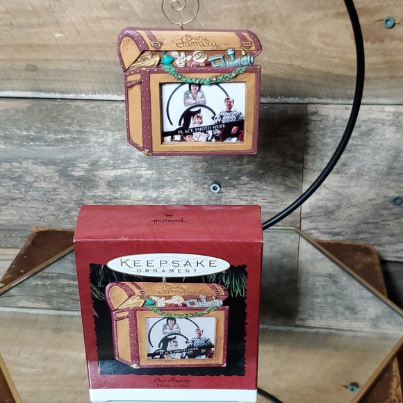 1995 Hallmark Keepsake Ornament - "Our Family" Treasure Box Picture Frame - Picture 1 of 5